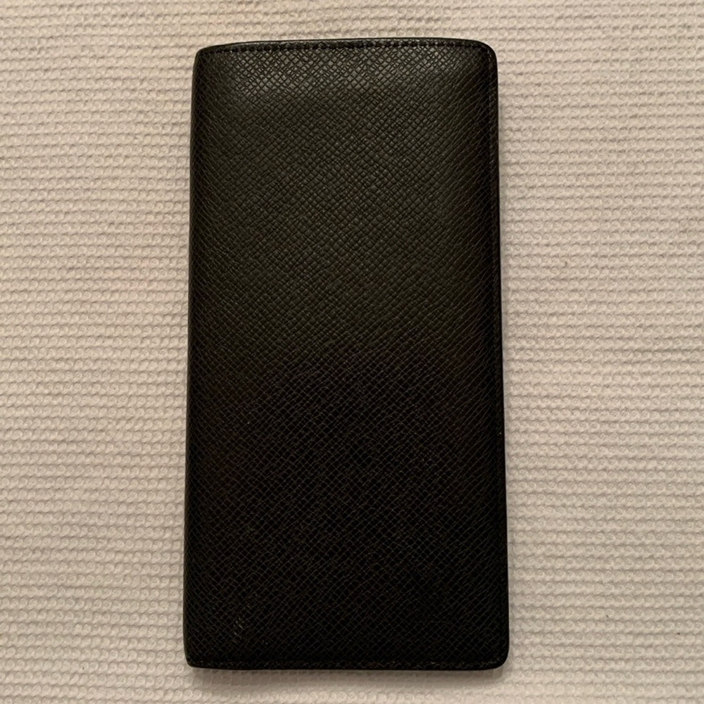 Louis Vuitton Leather Bi-Fold Long Wallet. Black Tiaga. Model:Brazza. TR 3156. 